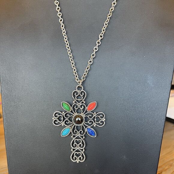 Vintage AVON 1972 ‘Romanesque’ Cross Pendant 24" Necklace Filigree Open Work - Picture 3 of 5